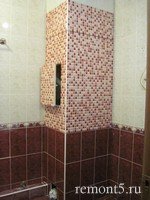 разборный короб из плитки и мозаики в ванной