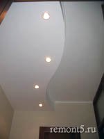 потолок из гипсокартона с подсветкой в коридоре
