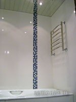 декор из стеклянной мозаики в ванной