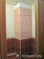 короб из мозаики и плитки в ванной