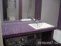 столик в ванной из мозаики