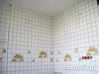 кухня целиком выложена плиткой