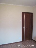 входная дверь в комнату