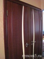 двери в ванную и туалет